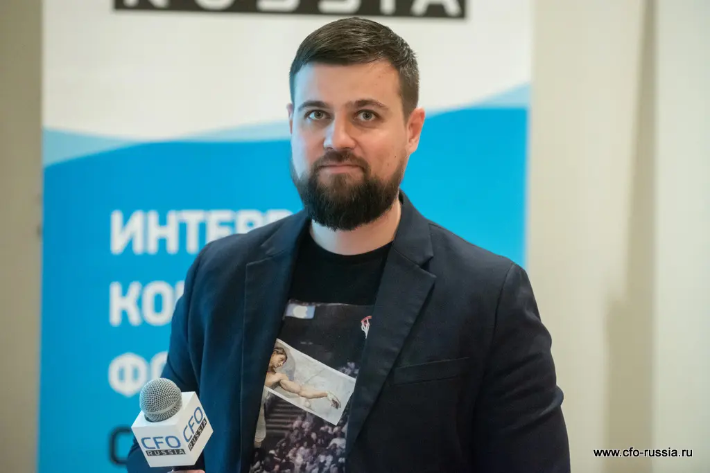 Юрий Логвинов<br />
Директор по развитию онлайн-продуктов и сервисов<br />
Дочки-Сыночки 47 logvinov.jpg